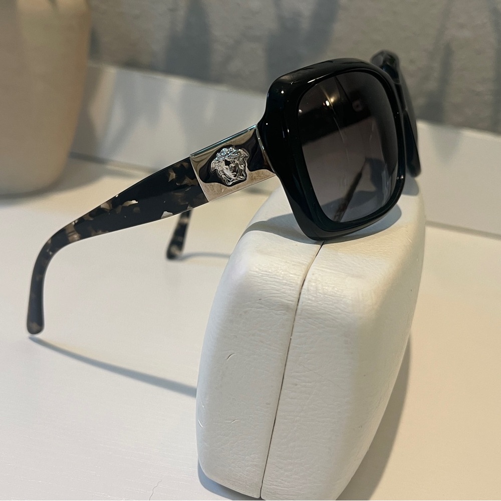 Versace Sunglasses Model 4190 - Picture 6 of 11